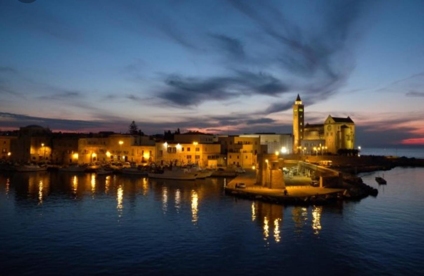 B&B Montebello Trani Bagian luar foto