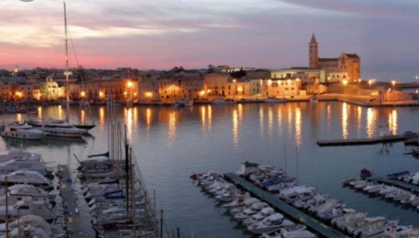 B&B Montebello Trani Bagian luar foto
