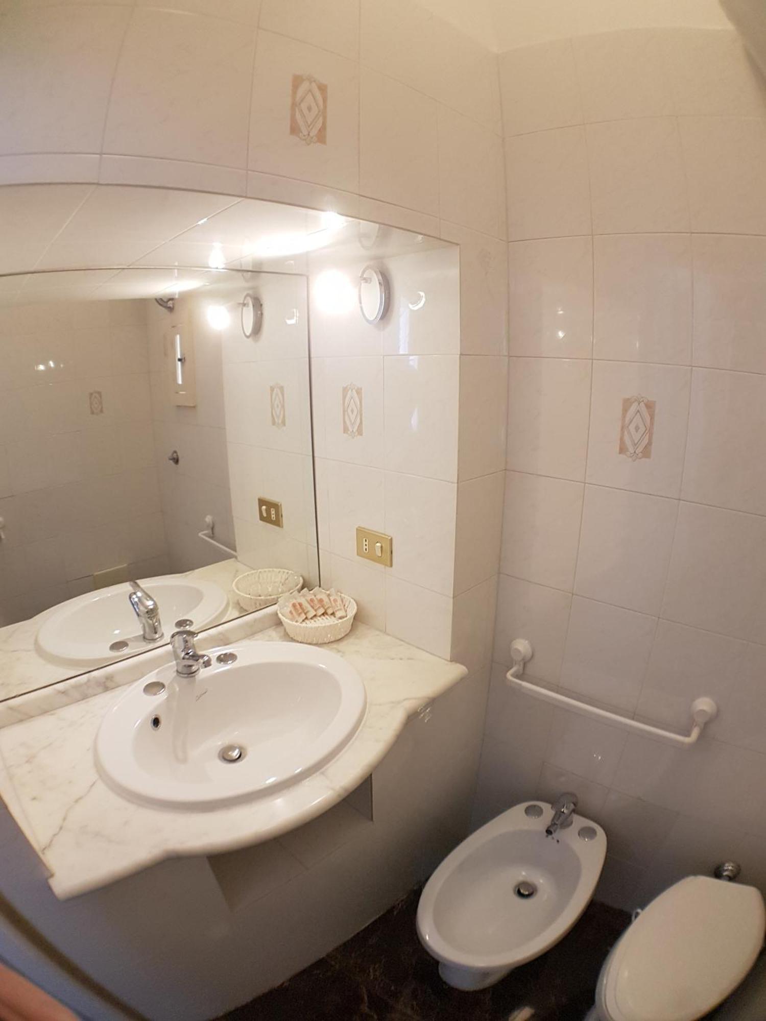 B&B Montebello Trani Bagian luar foto