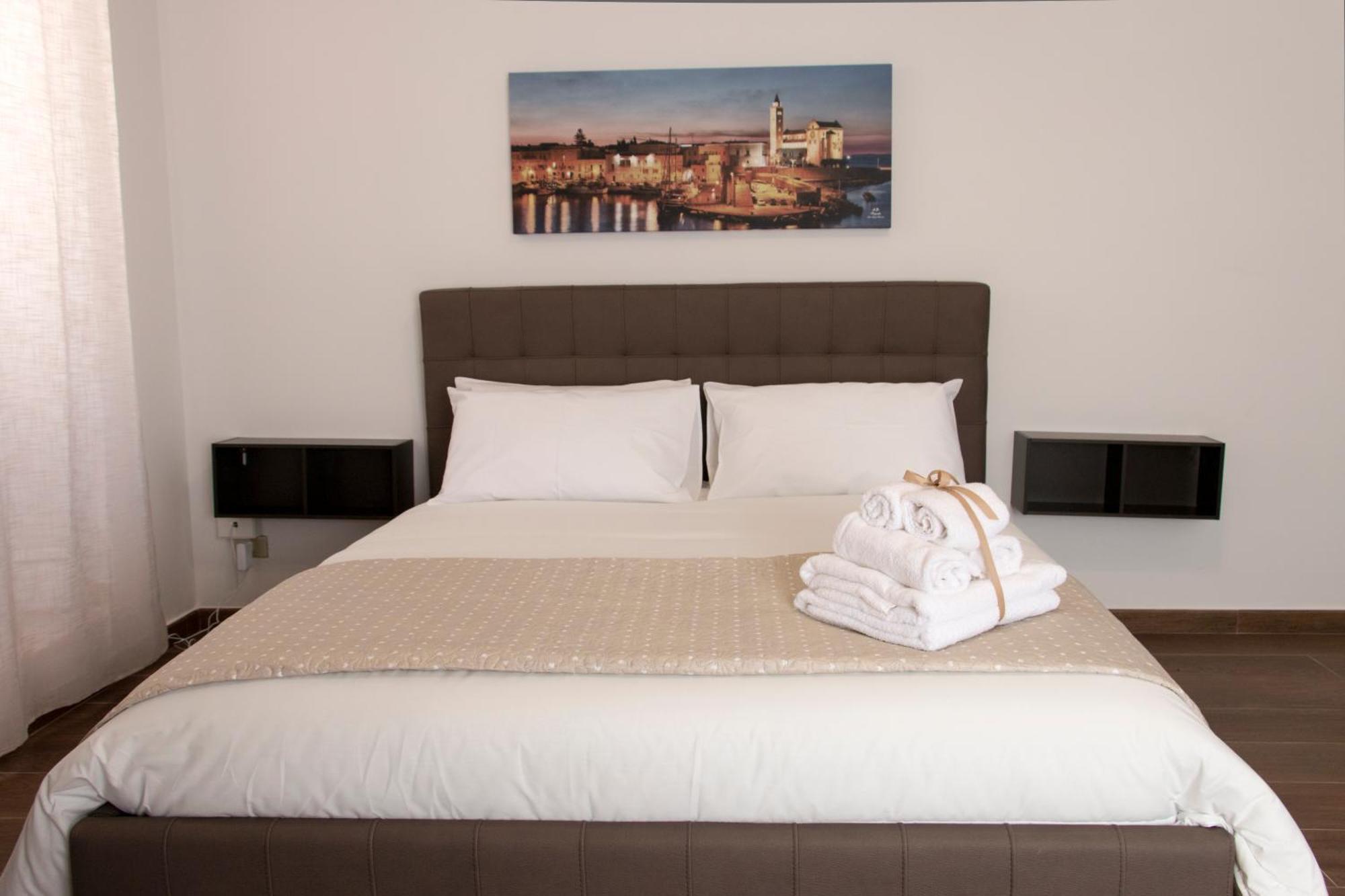 B&B Montebello Trani Bagian luar foto