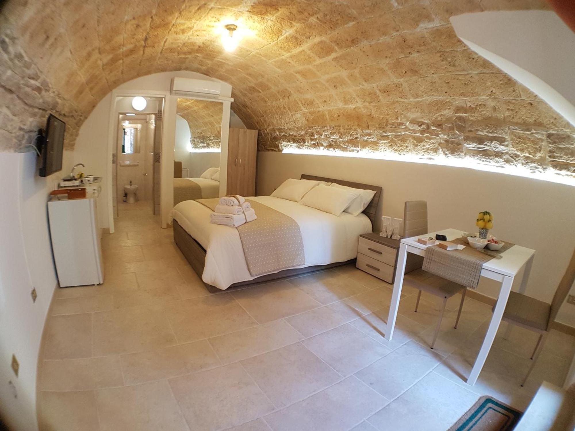 B&B Montebello Trani Bagian luar foto