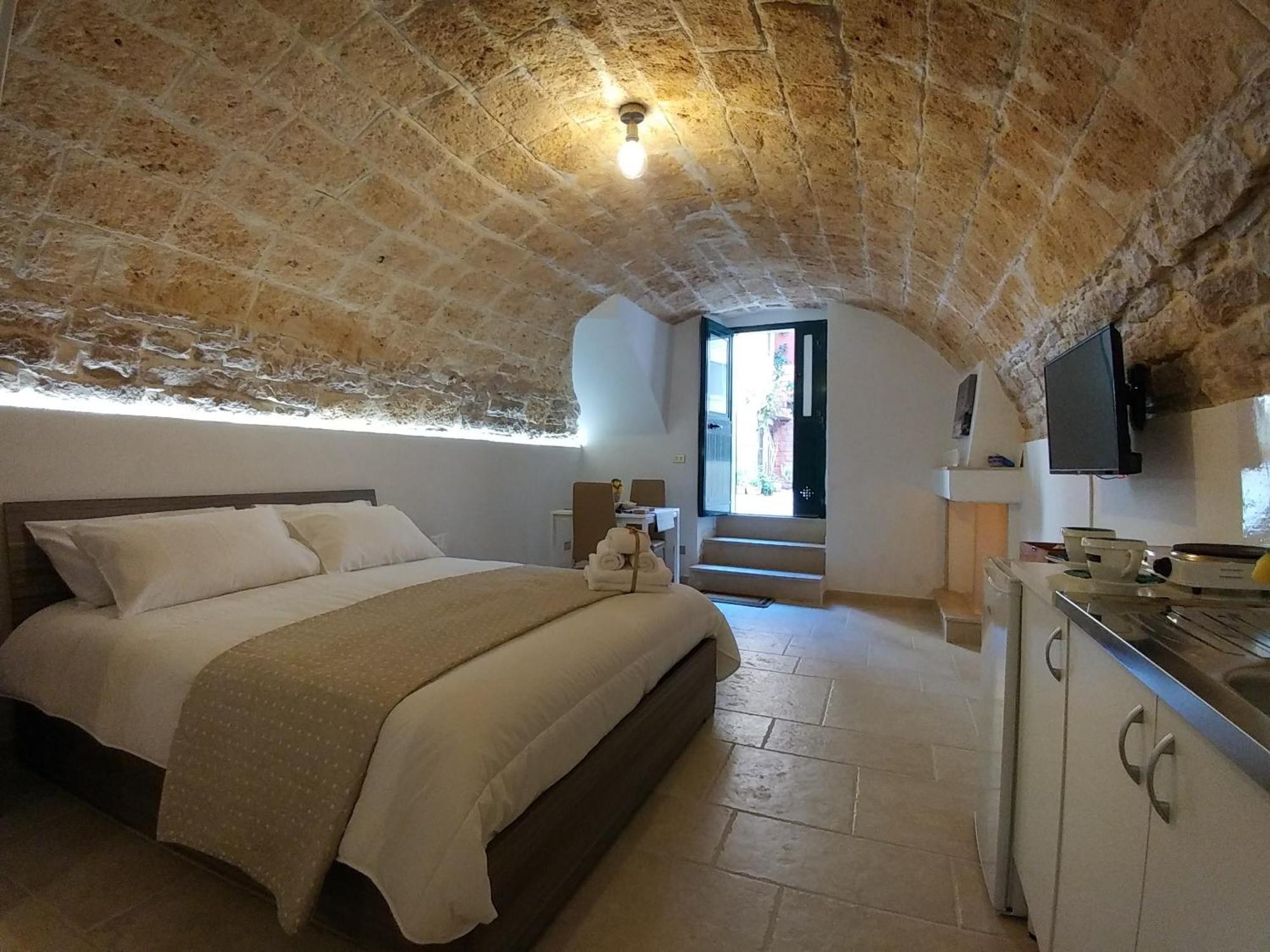 B&B Montebello Trani Bagian luar foto