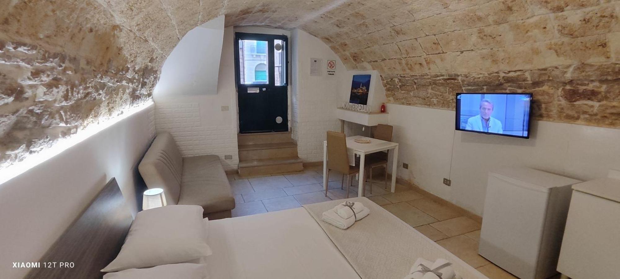 B&B Montebello Trani Bagian luar foto