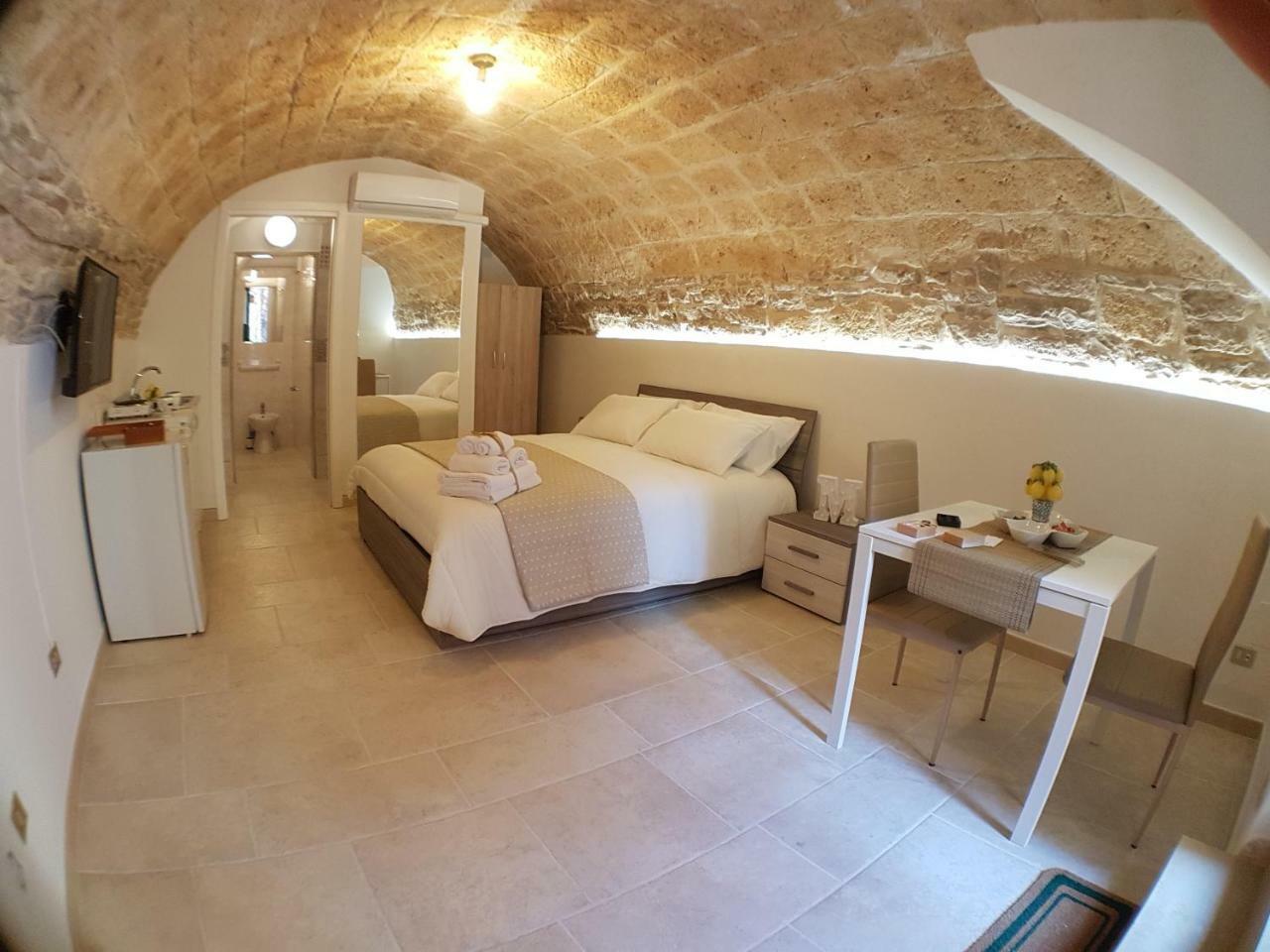 B&B Montebello Trani Bagian luar foto