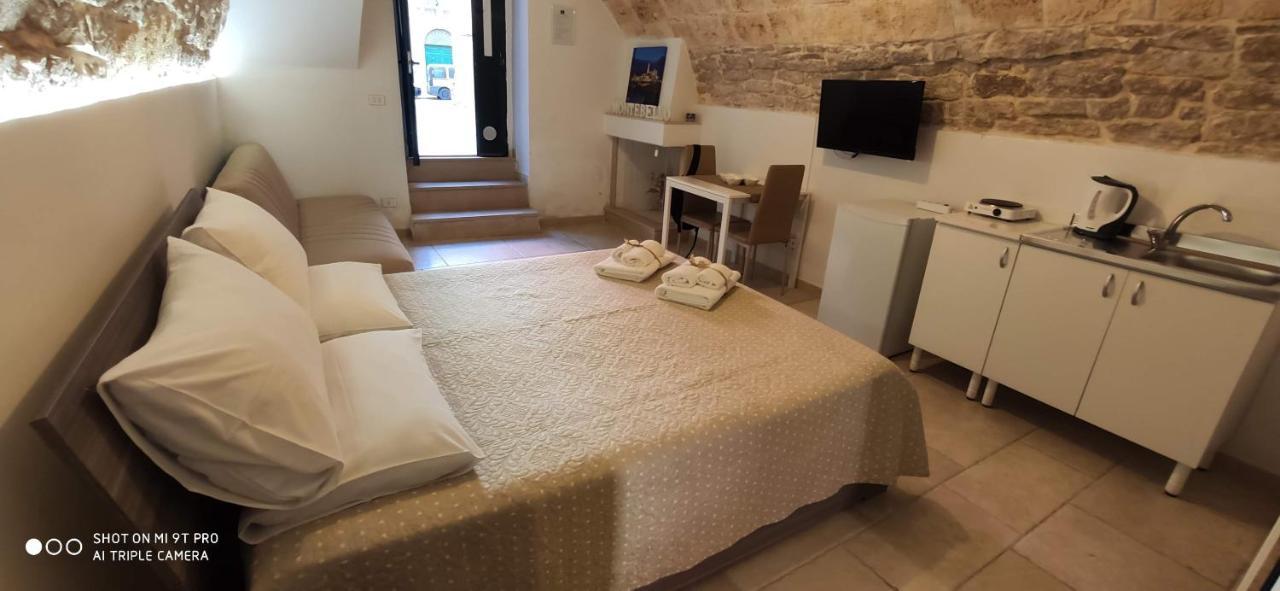 B&B Montebello Trani Bagian luar foto